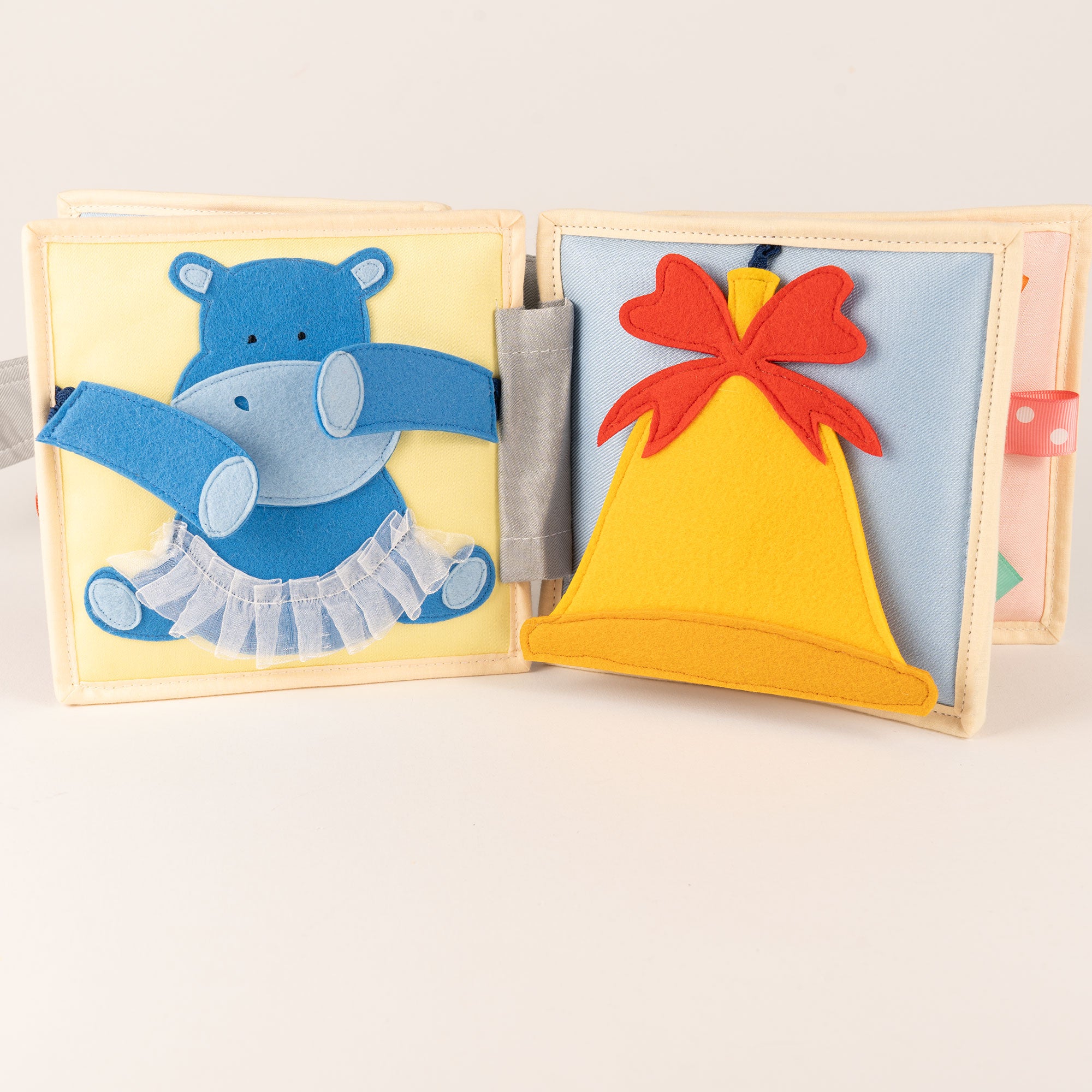 Happy Sheep - 6 Pages Mini Quiet Book 